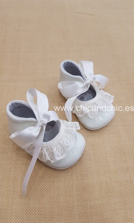 Zapato bebe piel charol beige. Mod. 2000