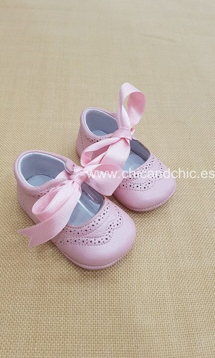 Zapato bebe piel nacar rosa. Mod. P976AG