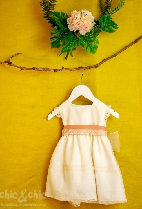 Vestido 755 organza (9 meses). Crudo-Rosa