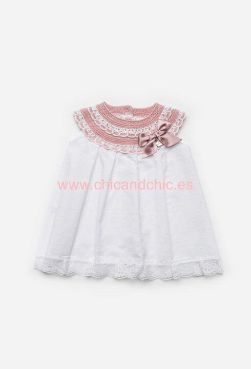 Vestido tela plumeti canesu calado.