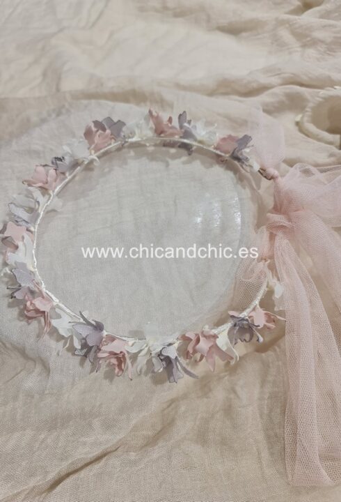 Corona flores 2022-02. gris, rosa y blanco roto.