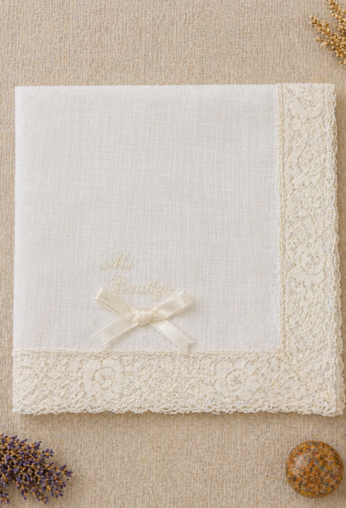 Pañuelo de Bautizo. Todo Beige.