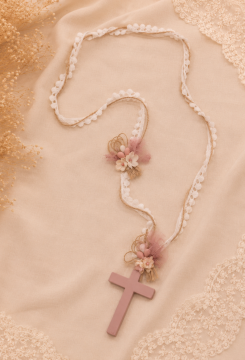 chic-and-chic-comunion-complementos-cruz-rosa.png