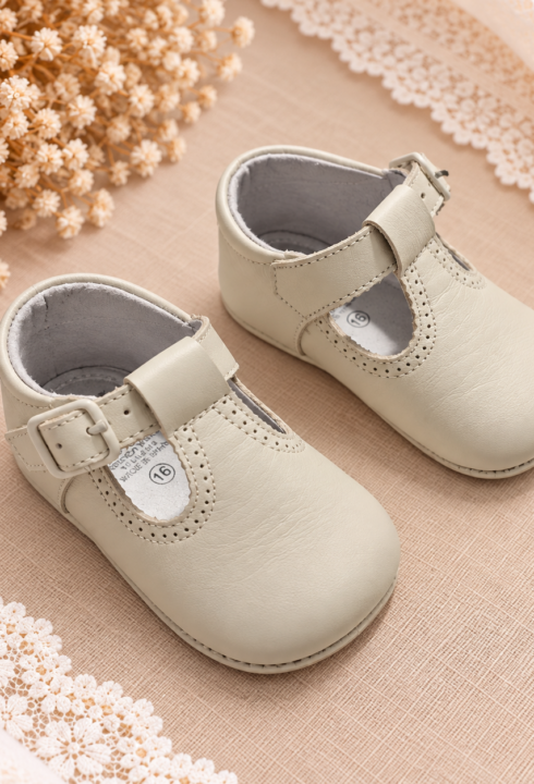 chic-and-chic-bautizo-complementos-3073-beige.png