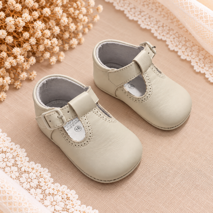 chic-and-chic-bautizo-complementos-3073-beige.png