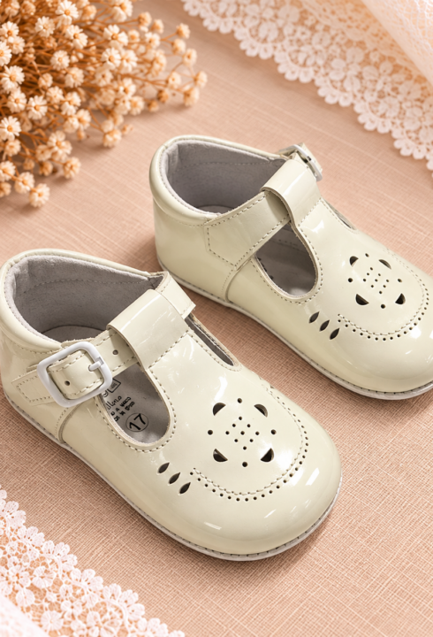 chic-and-chic-bautizo-complementos-3230-charol_blanco.png