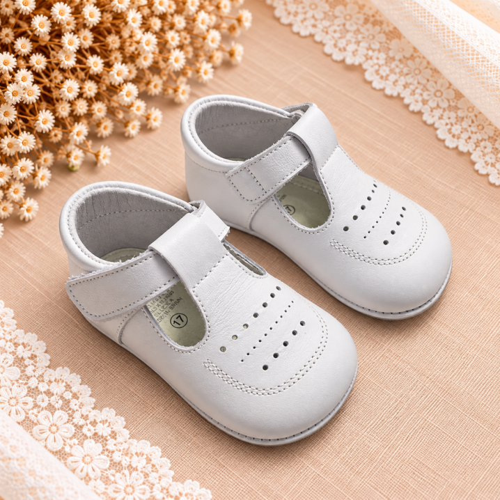 chic-and-chic-bautizo-complementos-3239-blanco.png