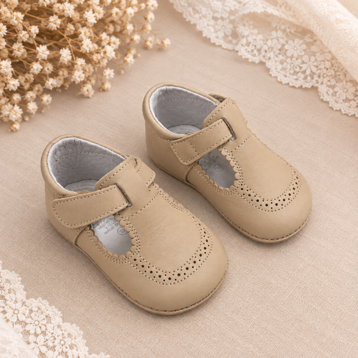 chic-and-chic-bautizo-complementos-3256-camel.png